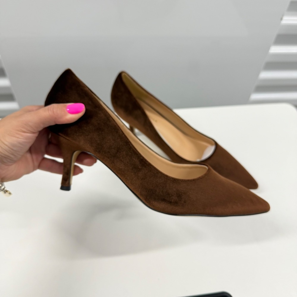 Newbella Brown Velvet Pointed Toe Kitten Heel Pumps Womens Size 9 Professional